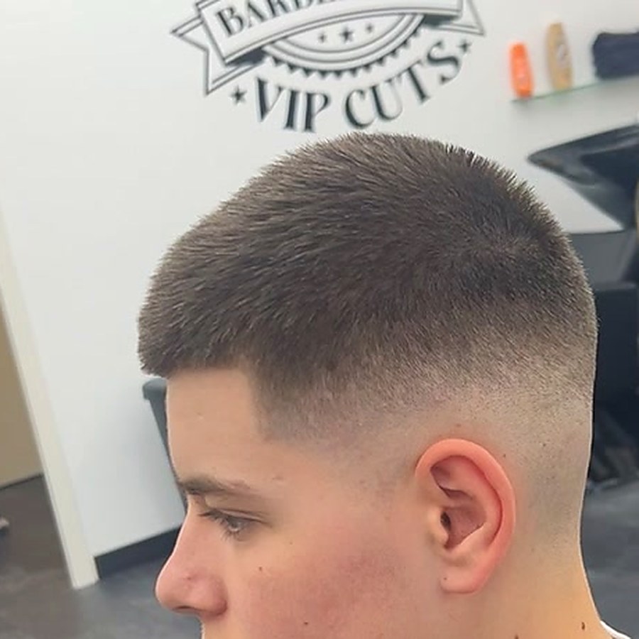 Skin fade met kort bos haar geknipt bij Barbershop VIP Cuts